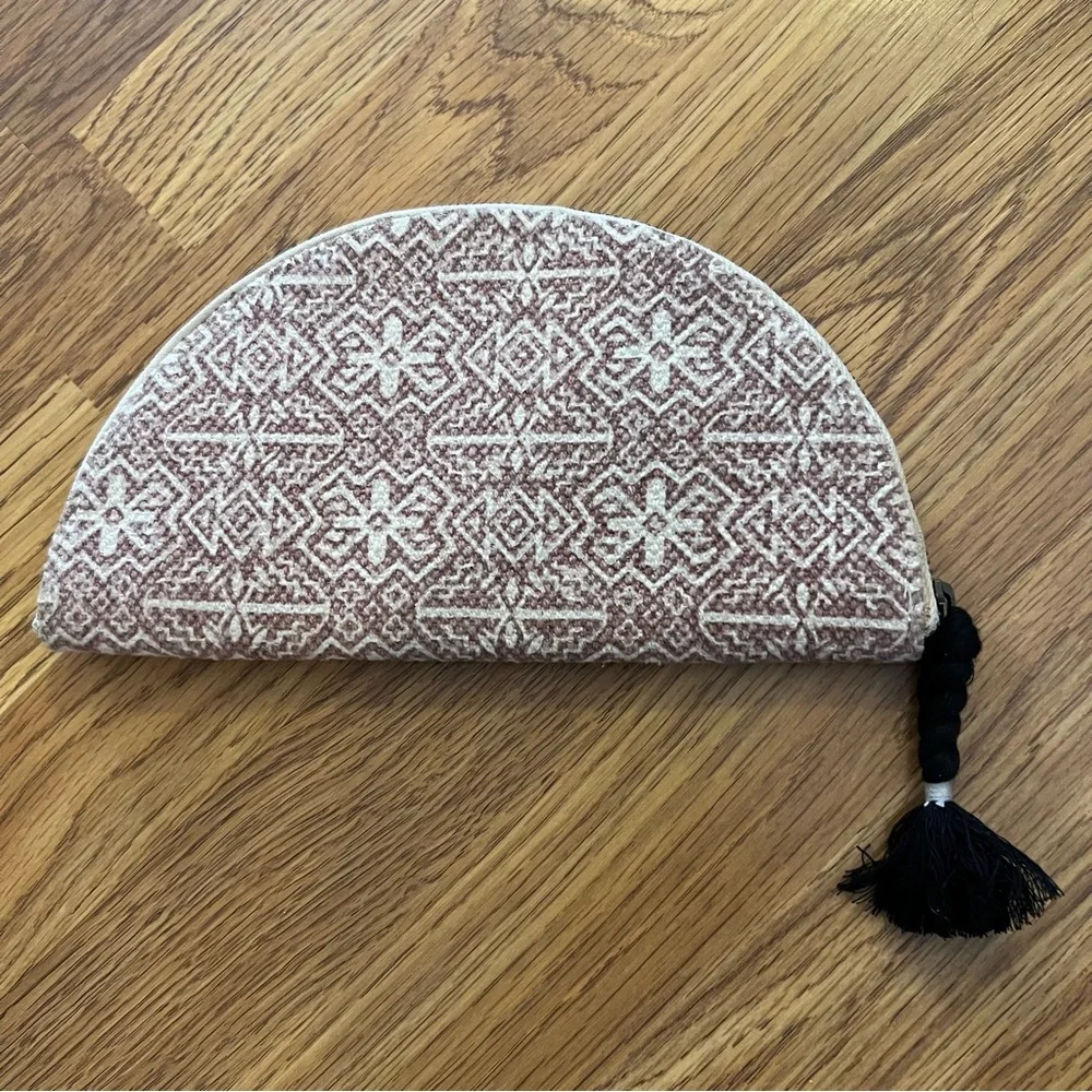 Boho Aztec Print Patterned Tassel Zip Clutch